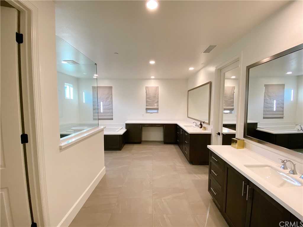 85 Rockinghorse Irvine, CA 92602 - Photo 21 of 33 Master bathroom inside master bedroom