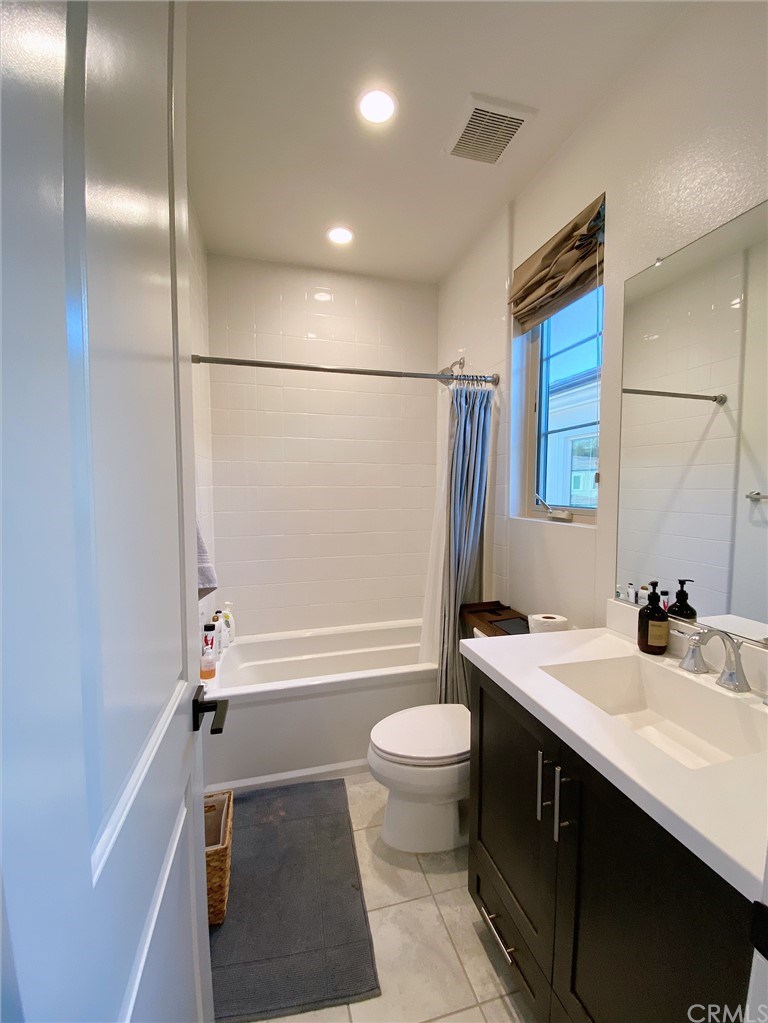 85 Rockinghorse Irvine, CA 92602 - Photo 26 of 33 Bathroom inside Bedroom 2