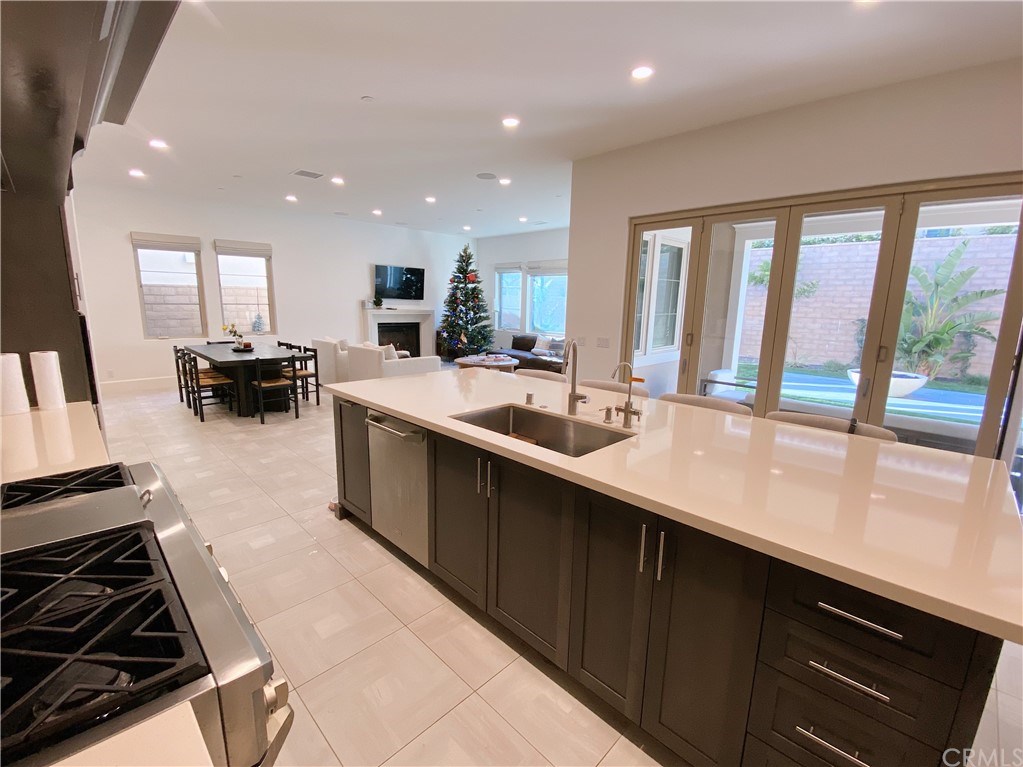 85 Rockinghorse Irvine, CA 92602 - Photo 10 of 33 Kitchen area