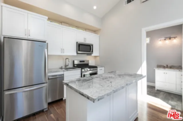 $2,895 | 7851 Airlane Avenue, Los Angeles, CA 90045