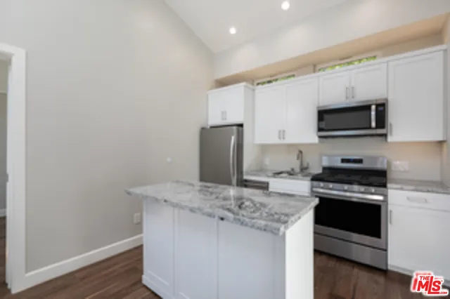 $2,895 | 7851 Airlane Avenue, Los Angeles, CA 90045