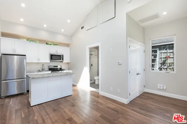 $2,895 | 7851 Airlane Avenue, Los Angeles, CA 90045