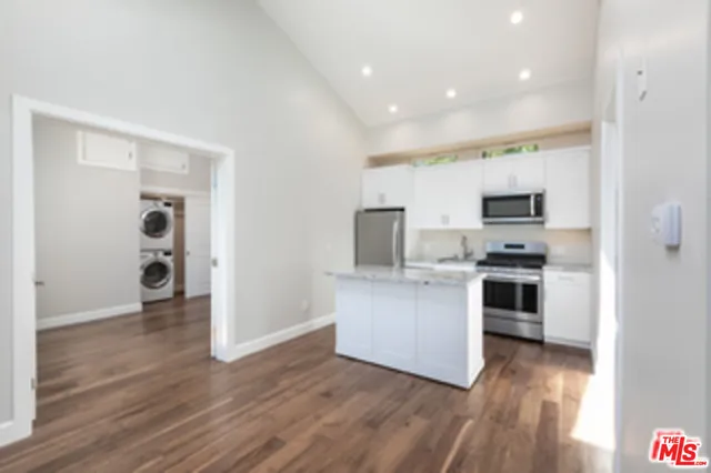 $2,895 | 7851 Airlane Avenue, Los Angeles, CA 90045