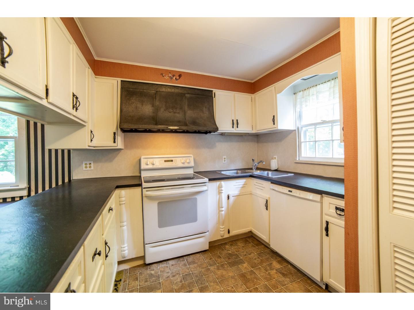 1517 Koffel Road Hatfield, PA 19440 - Photo 8 of 20 Kitchen