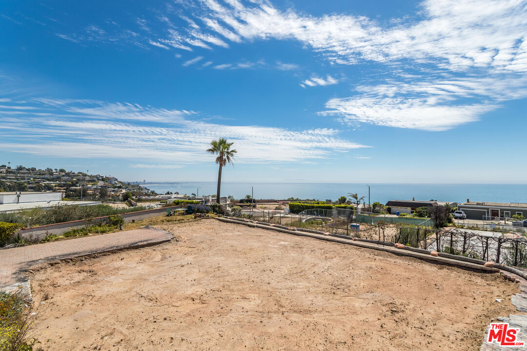 3813 Surfwood Road Malibu, CA 90265 - Photo 4 of 12