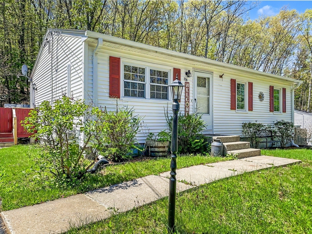 206 Treetop Avenue Springfield, MA 01118 - Photo 23 of 32