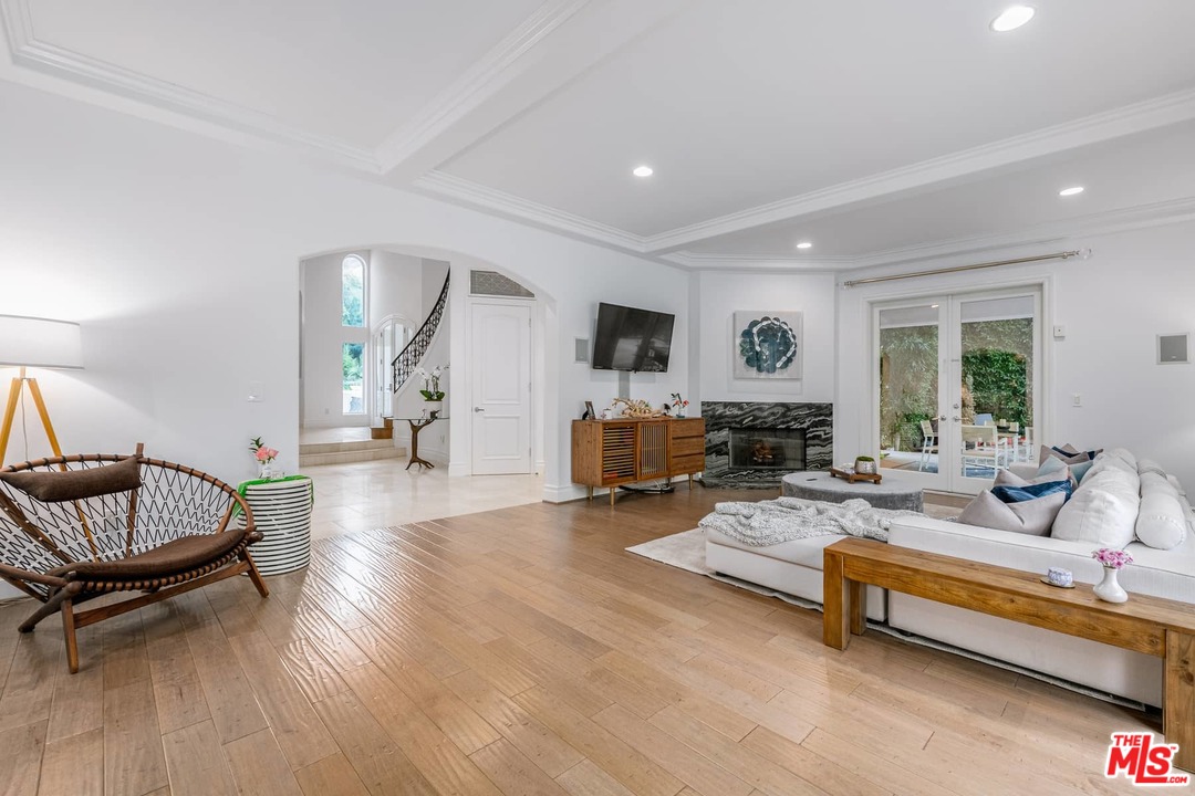 1254 Roscomare Road Los Angeles, CA 90077 - Photo 12 of 54 Gallery Image 12