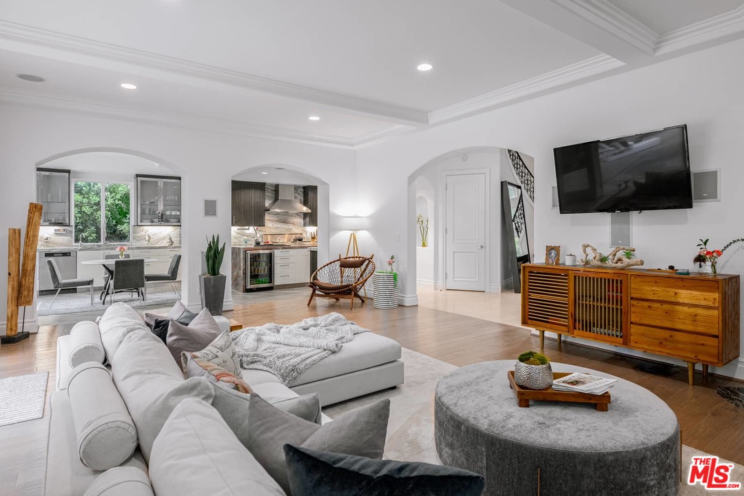 1254 Roscomare Road Los Angeles, CA 90077 - Photo 13 of 54 Gallery Image 13