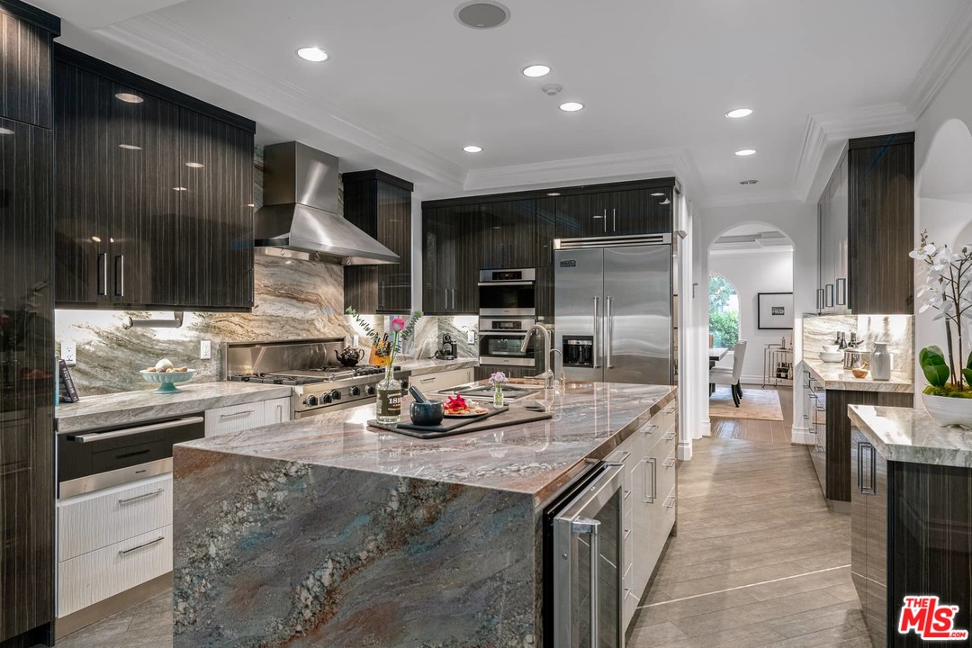 1254 Roscomare Road Los Angeles, CA 90077 - Photo 15 of 54 Gallery Image 15