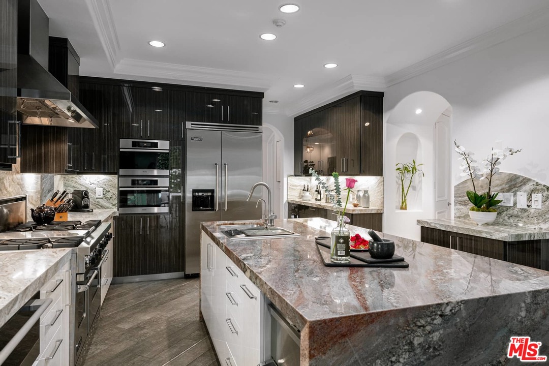 1254 Roscomare Road Los Angeles, CA 90077 - Photo 16 of 54 Gallery Image 16