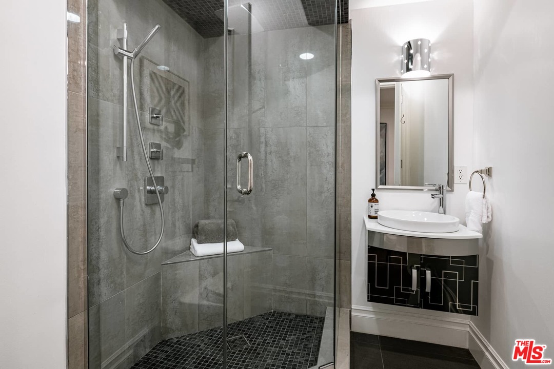 1254 Roscomare Road Los Angeles, CA 90077 - Photo 33 of 54 Gallery Image 33
