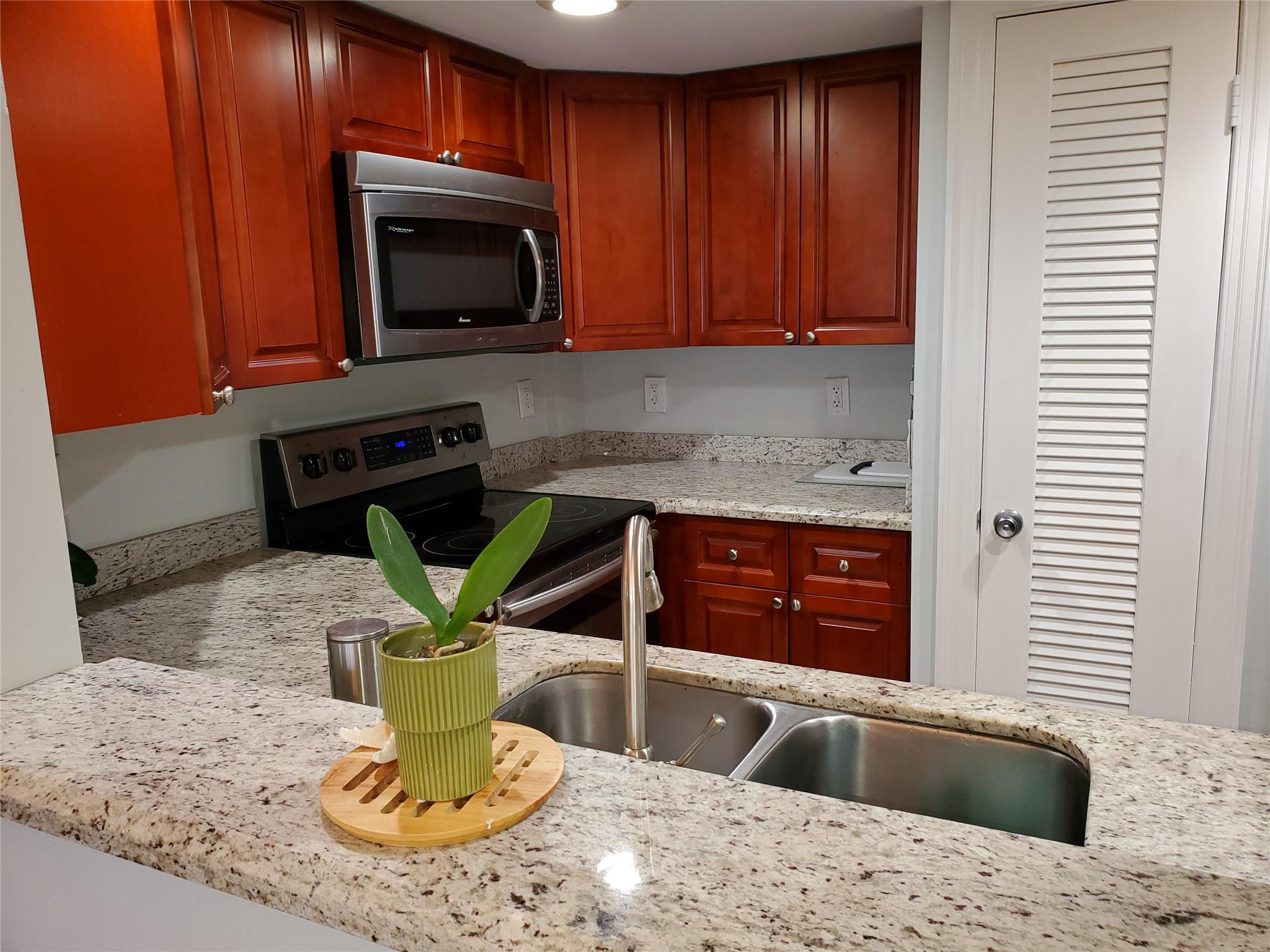 2611 North Riverside Drive, Unit 504 Pompano Beach, FL 33062 - Photo 9 of 42 Photo 9