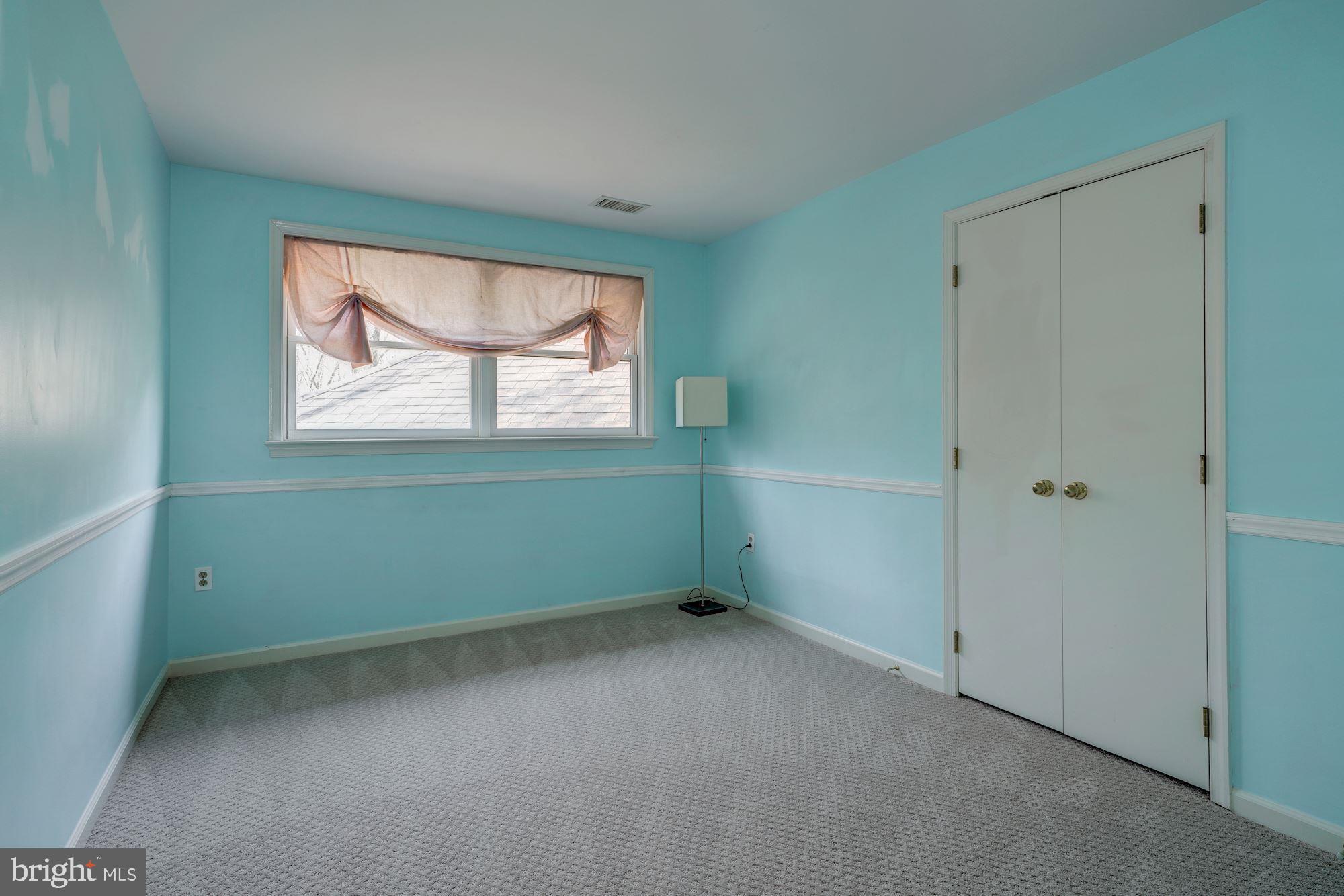 2008 Roundhouse Road Vienna, VA 22181 - Photo 39 of 71 3rd bedroom w/ newer carpet