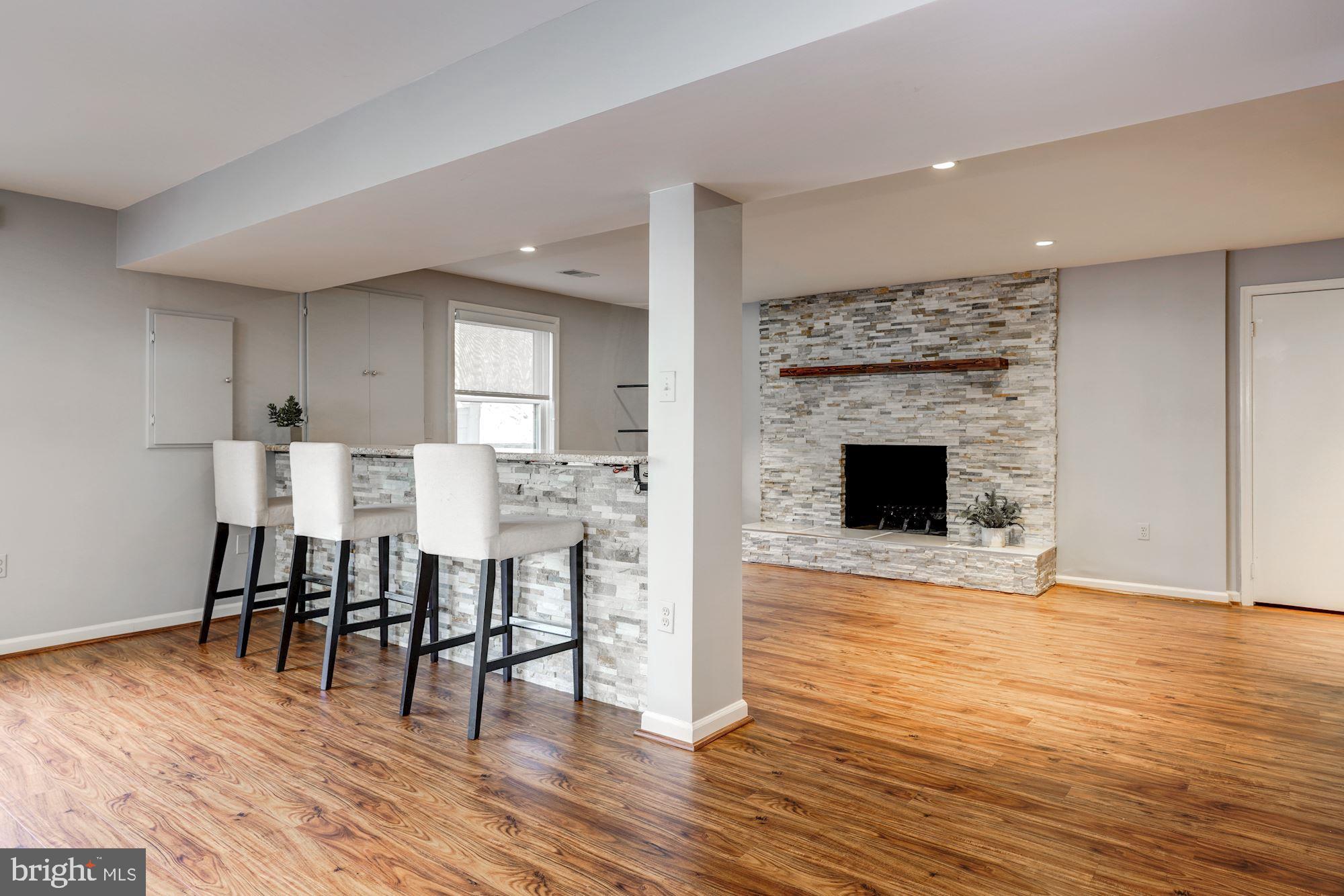 2008 Roundhouse Road Vienna, VA 22181 - Photo 49 of 71 Entertaining space galore!