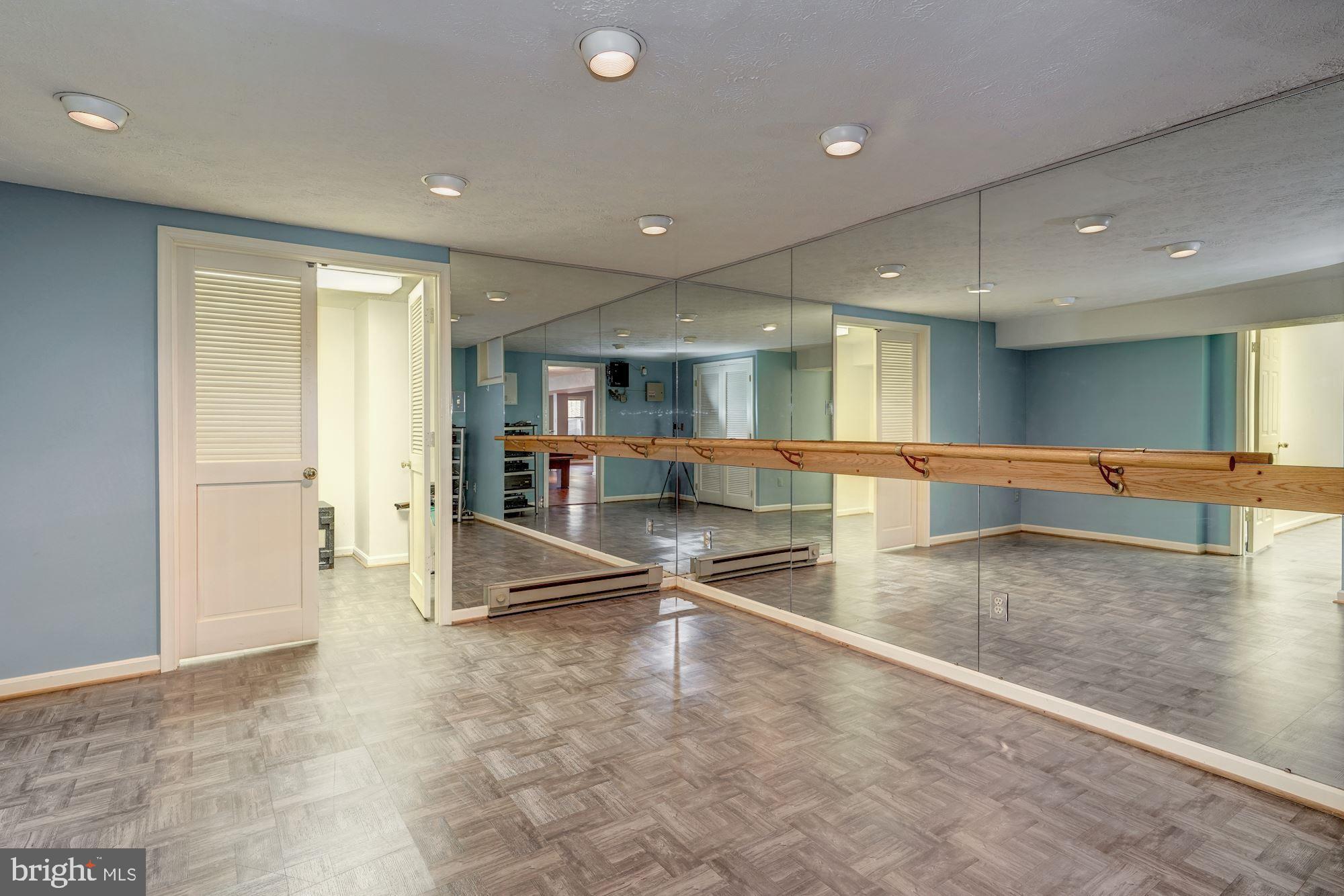 2008 Roundhouse Road Vienna, VA 22181 - Photo 56 of 71 Dance studio w/ mirrored walls & ballet bar