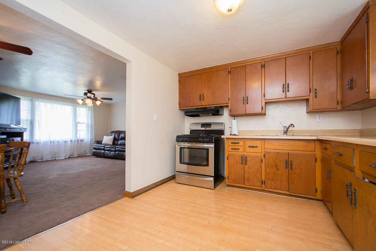 3007 Gudgel Road Louisville, KY 40211 - Photo 11 of 36 Kitchen
