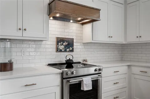 $700,000 | 9280 Barth Road, Lenexa, KS 66227