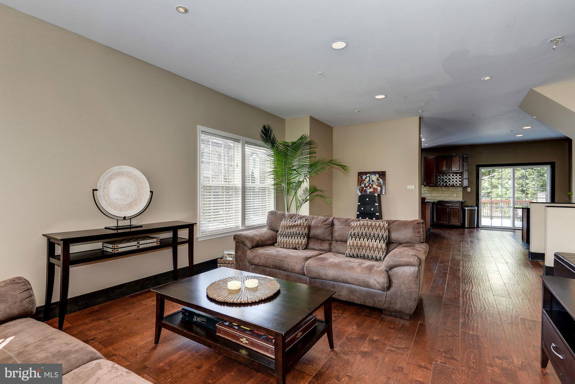 14031 Rockingham Road Germantown, MD 20874 - Photo 12 of 22 Living Room