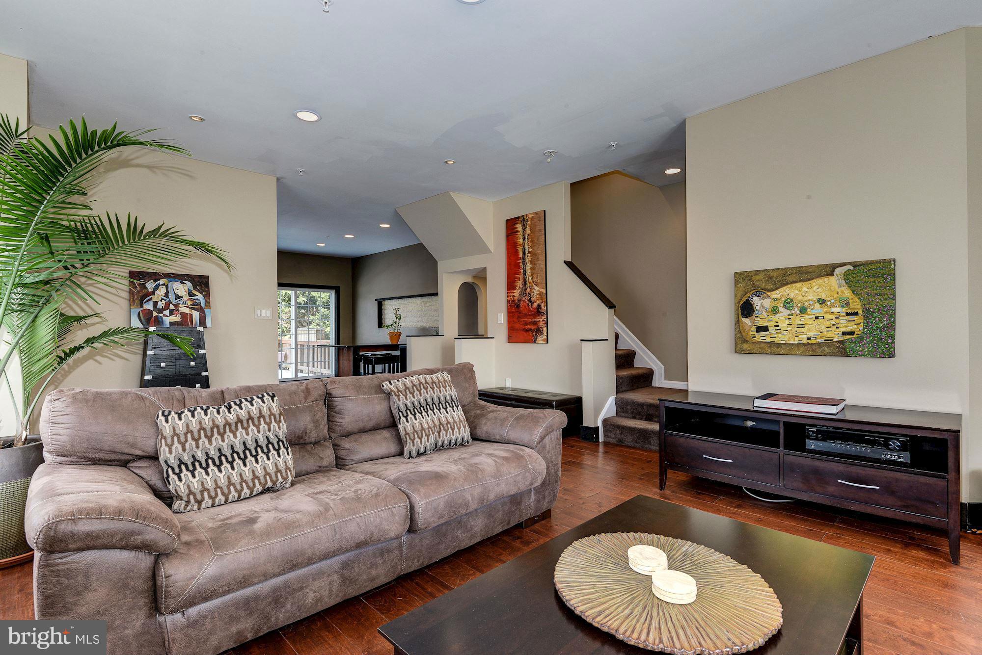 14031 Rockingham Road Germantown, MD 20874 - Photo 13 of 22 Living Room