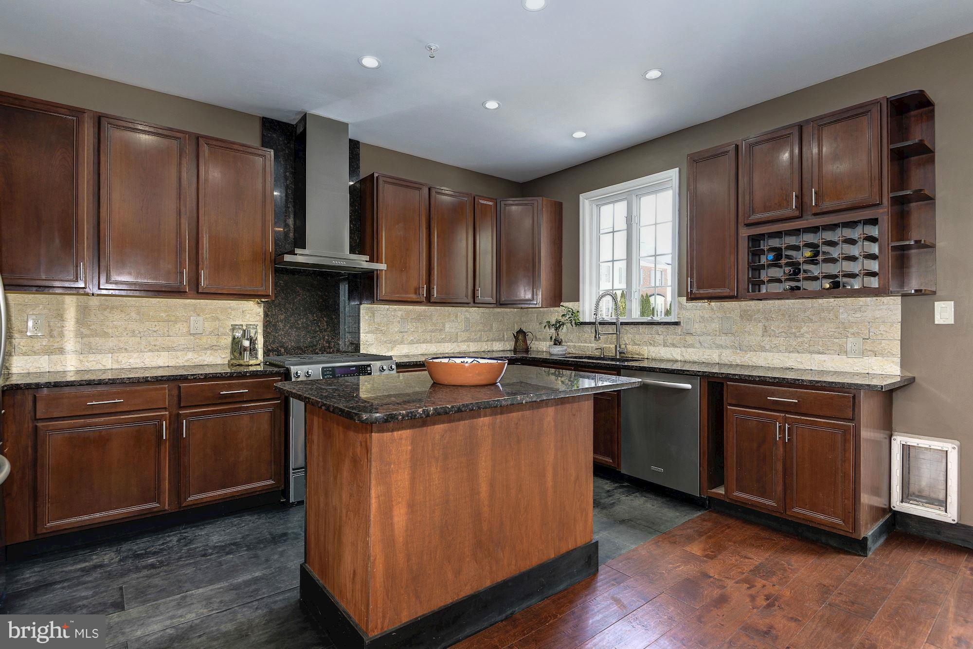 14031 Rockingham Road Germantown, MD 20874 - Photo 5 of 22 Kitchen