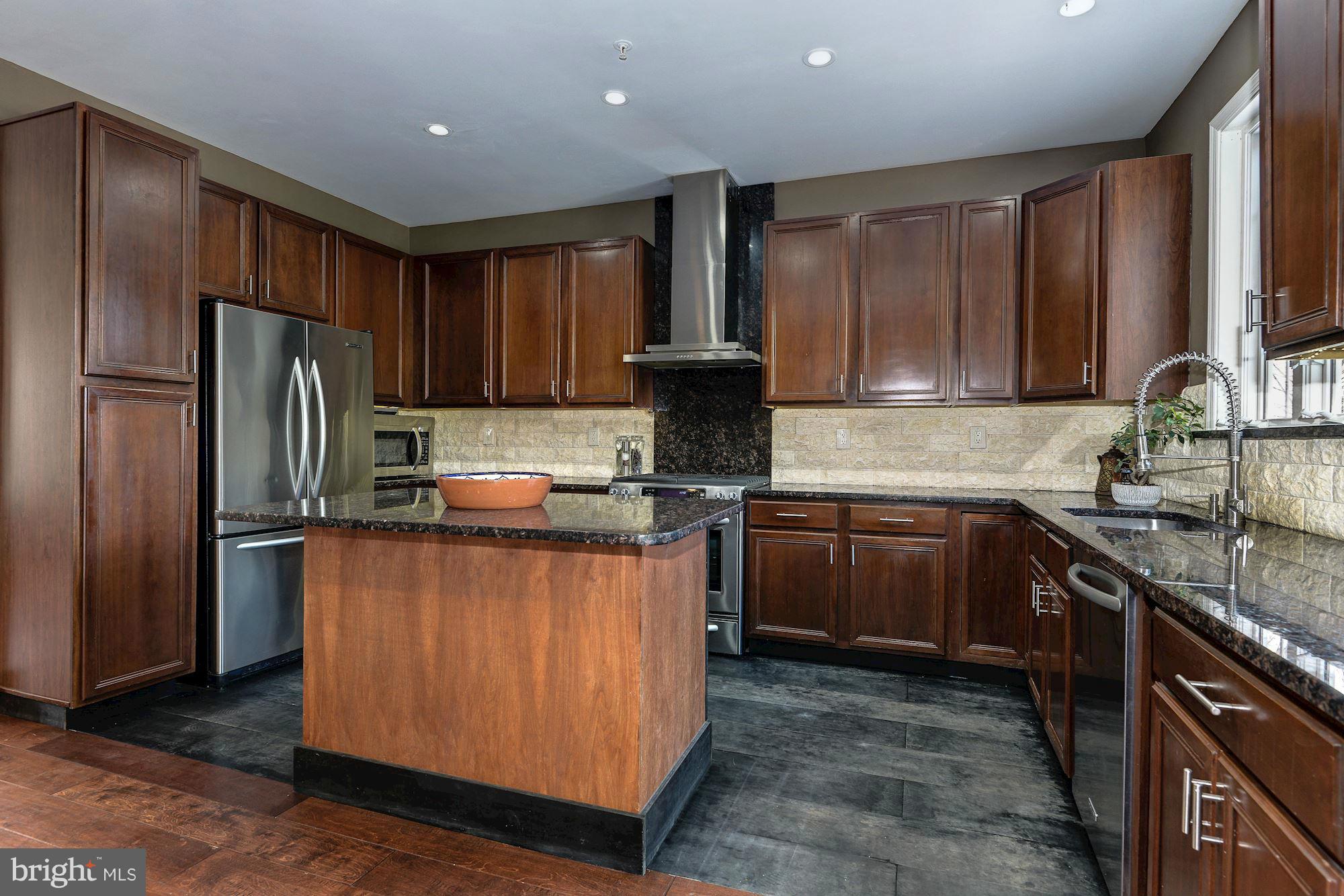 14031 Rockingham Road Germantown, MD 20874 - Photo 6 of 22 Kitchen
