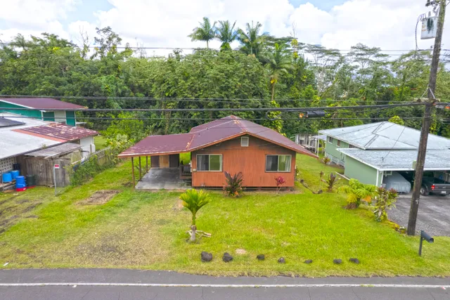 a view of a house with a yard balcony