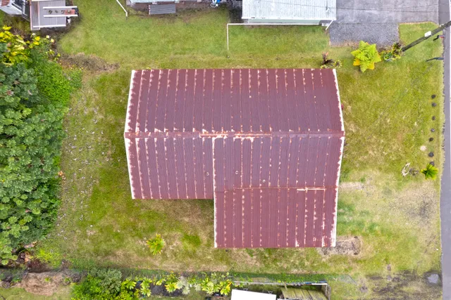 a sign that is sitting on a brick wall