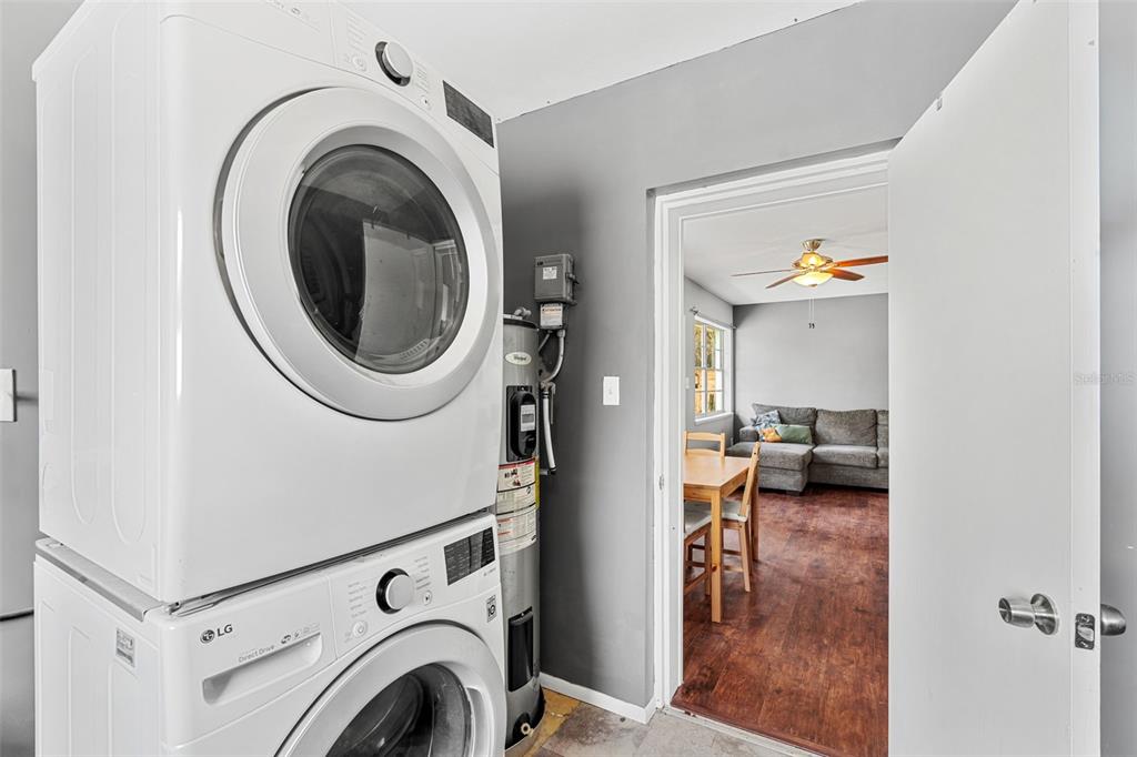 2923 Conway Gardens Road Orlando, FL 32806 - Photo 25 of 28 a view of entryway with washer and dryer