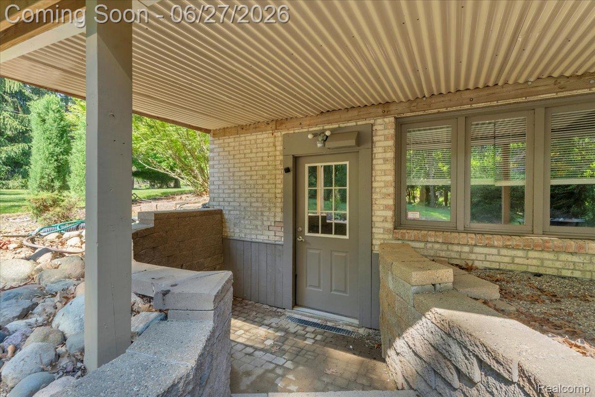 1781 Westridge Drive Rochester, MI 48306 - Photo 9 of 56 58-1781 Westridge Dr_57.jpg