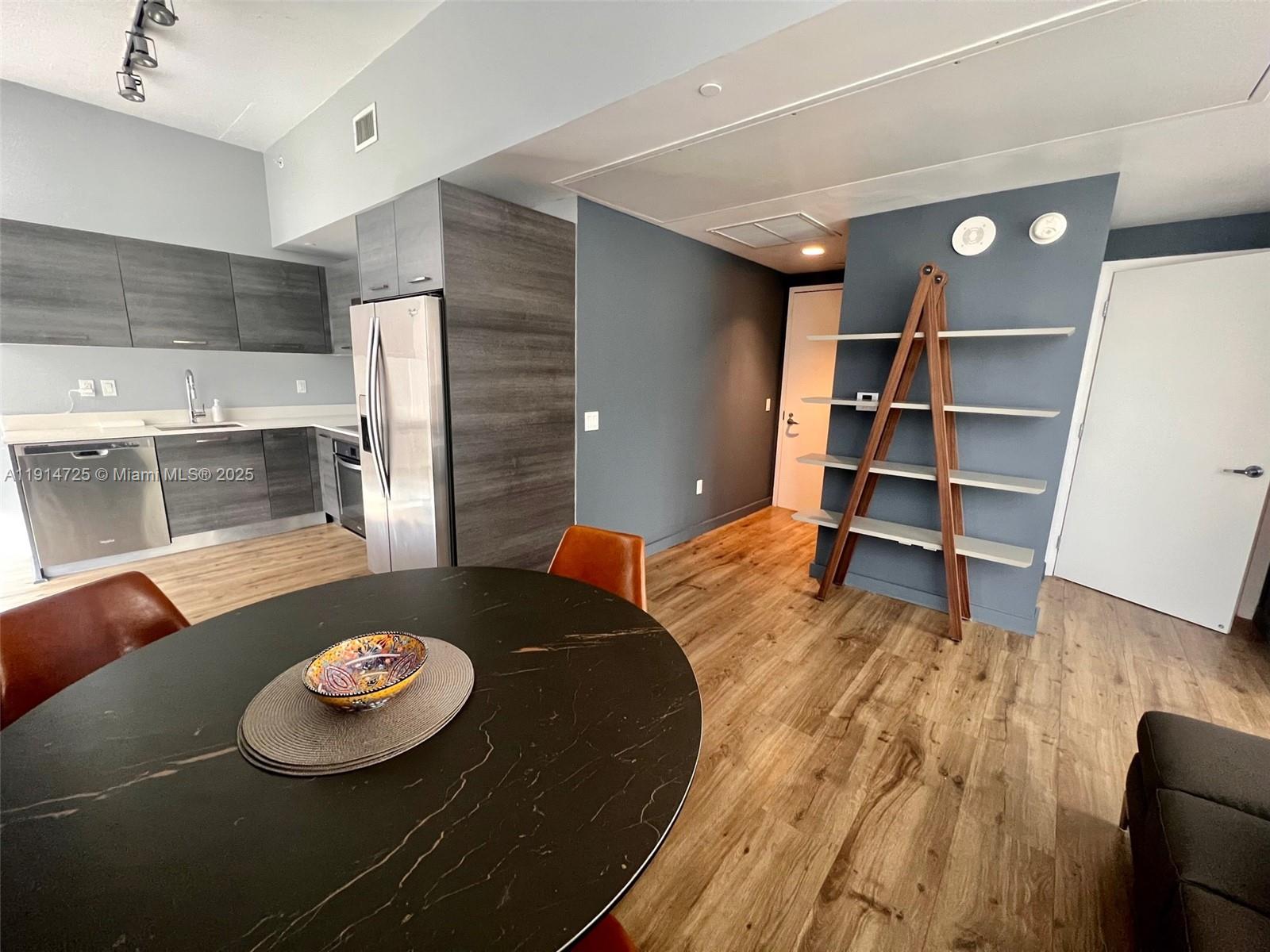 151 Southeast 1st Street, Unit 810 Miami, FL 33131 - Photo 4 of 19