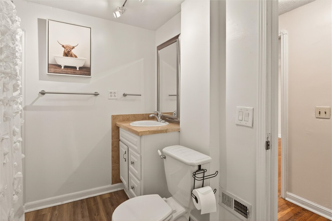 464 Harwick Road Irondequoit, NY 14609 - Photo 28 of 40 2nd floor full bathroom