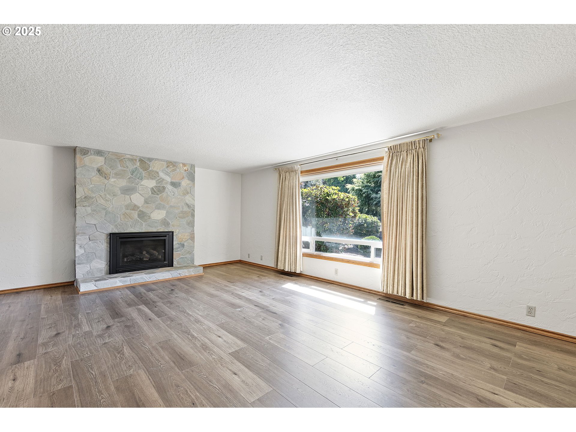 2460 Bailey Hill Road Eugene, OR 97405 - Photo 3 of 47 Gallery Image 3