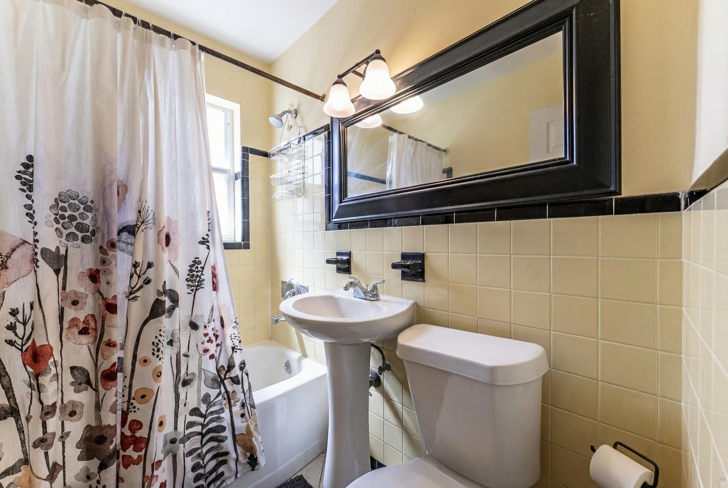 137 West 34th Street Riviera Beach, FL 33404 - Photo 10 of 26 Woolf Realty_137 N 34th_decluttered (6)