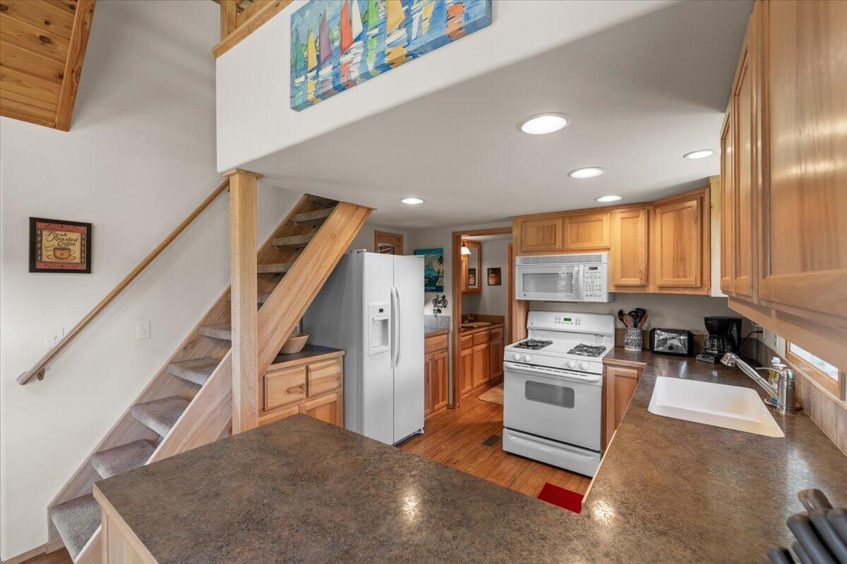 7979 Hyatt Prairie Road, Unit 42 Ashland, OR 97520 - Photo 19 of 43 Gallery Image 19