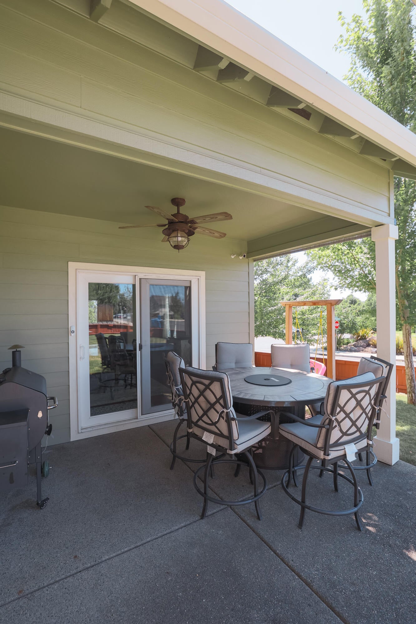 601 Barton Road Eagle Point, OR 97524 - Photo 12 of 34 569A0404