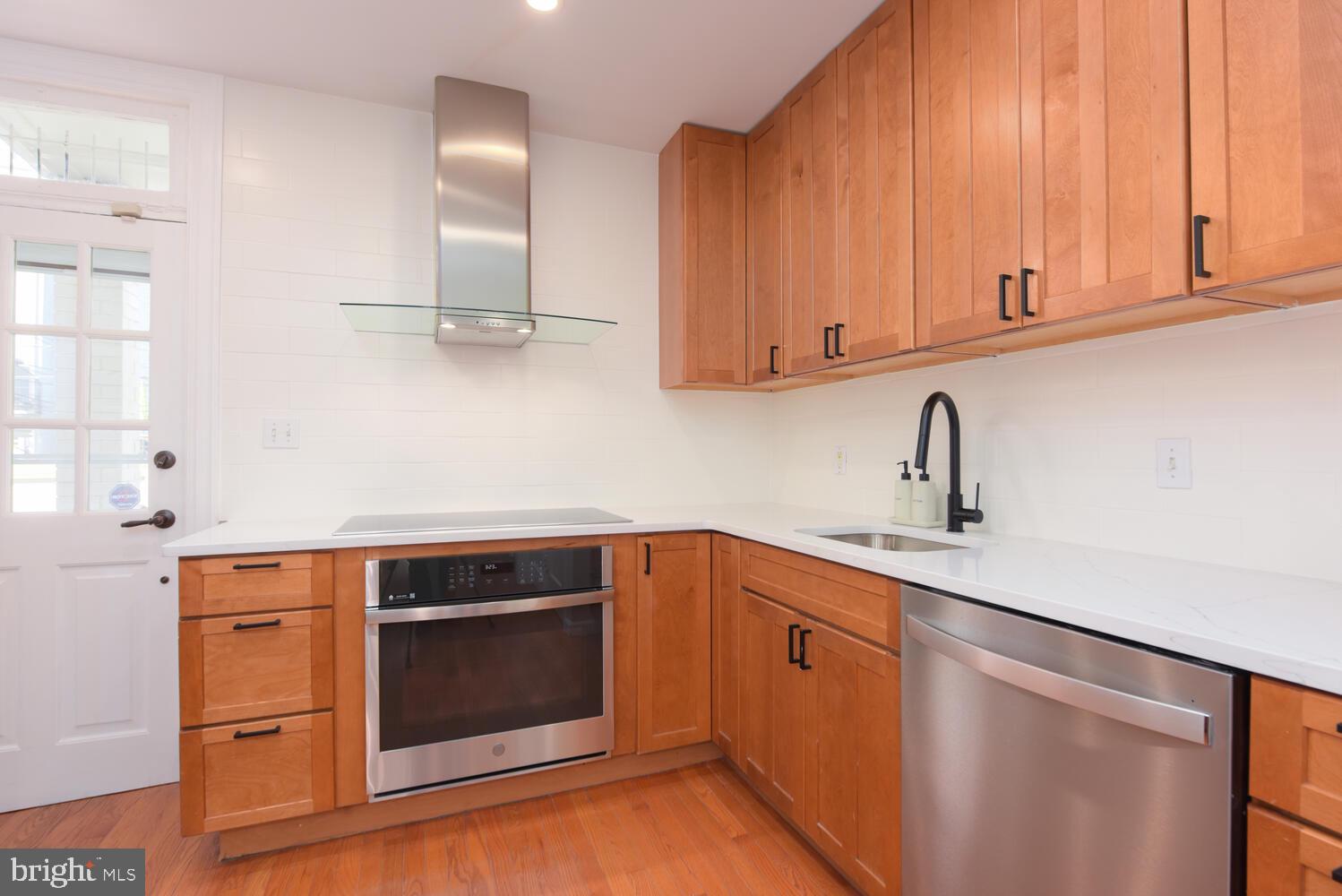 125 Randolph Place Northwest Washington, DC 20001 - Photo 11 of 51 Subway Tile Backsplash