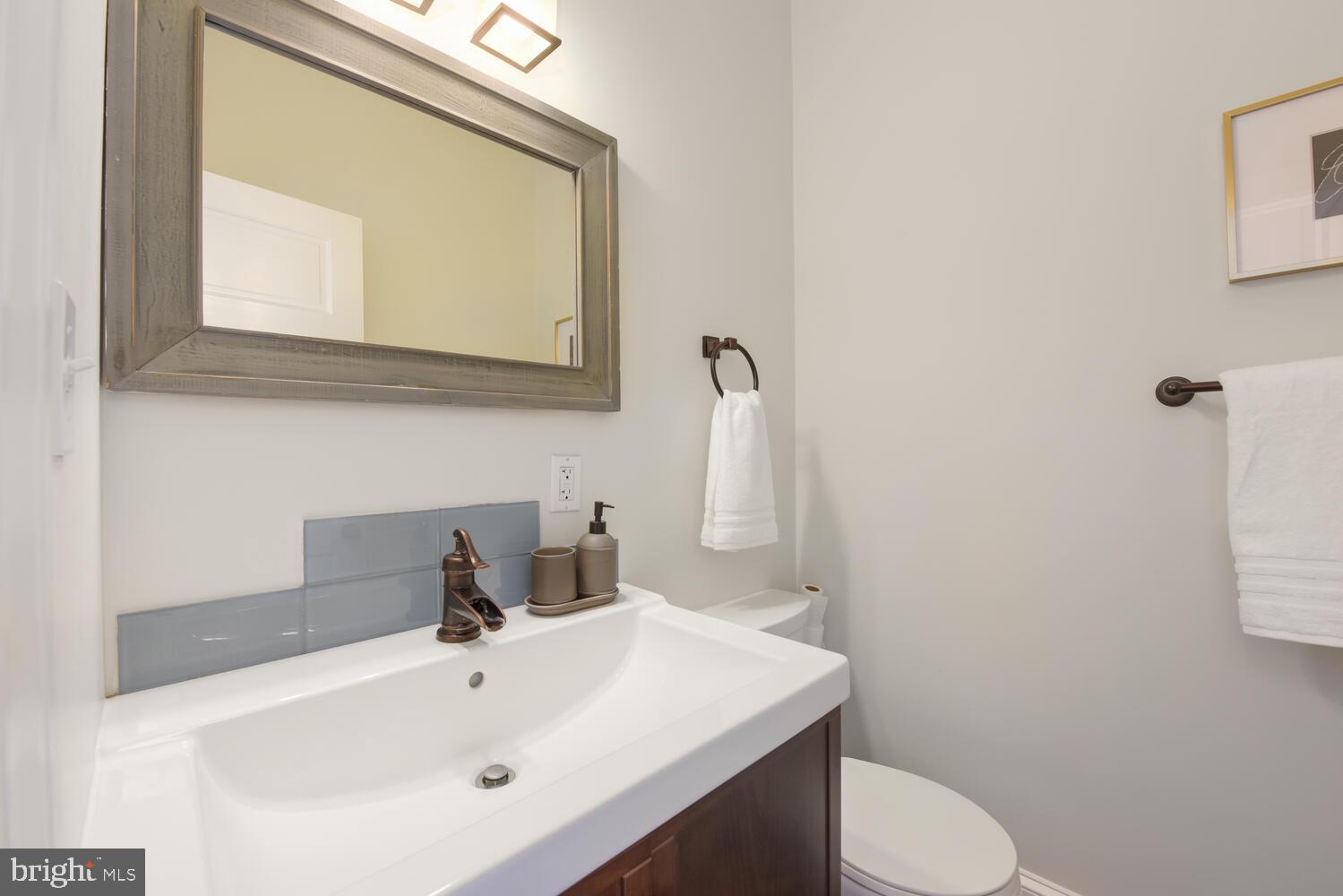 125 Randolph Place Northwest Washington, DC 20001 - Photo 13 of 51 Main Level Powder Room