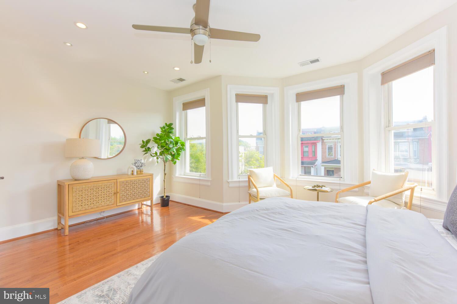 125 Randolph Place Northwest Washington, DC 20001 - Photo 16 of 51 Primary Suite: Bayfront w Southern Exposure