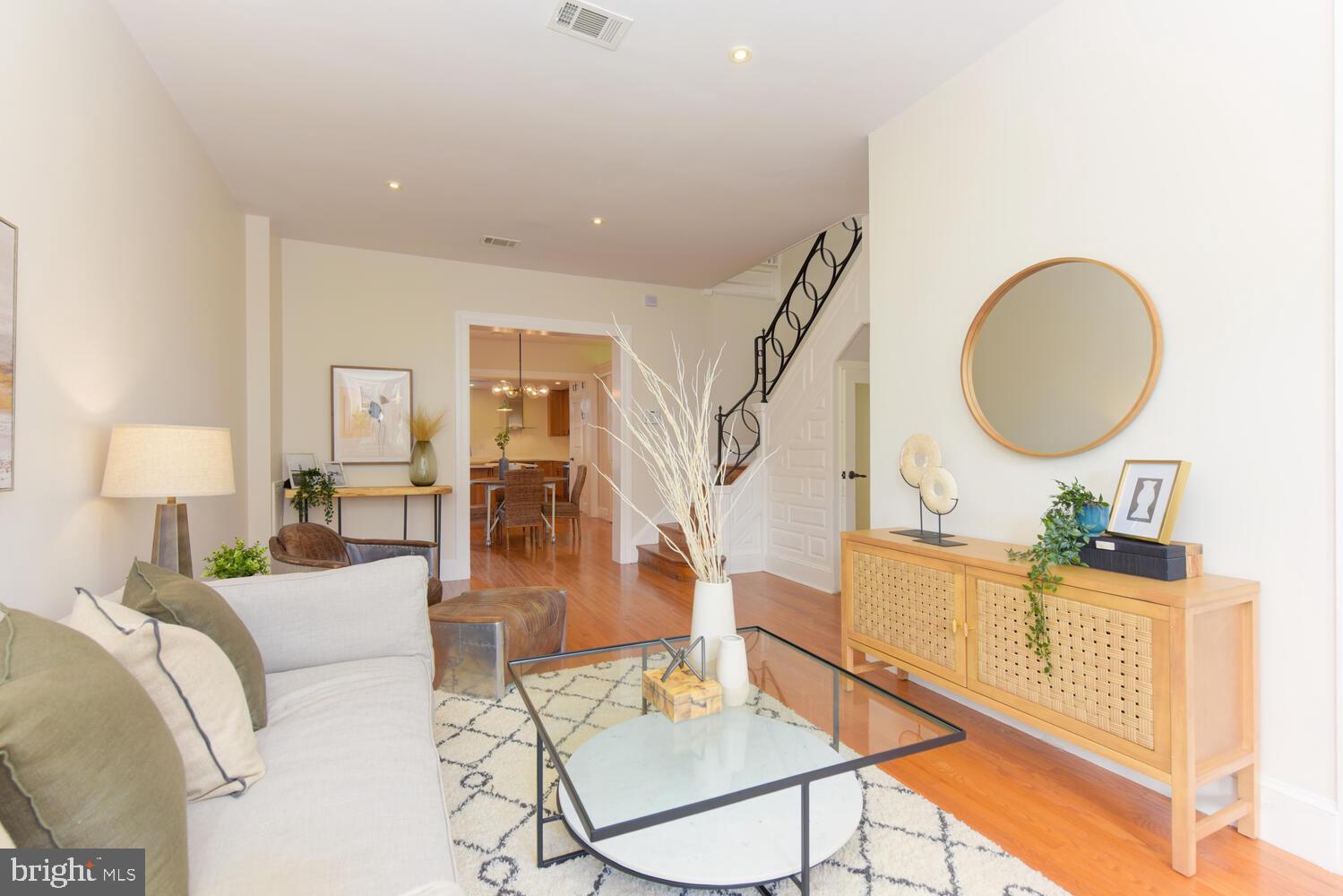125 Randolph Place Northwest Washington, DC 20001 - Photo 4 of 51 Expansive Living Room