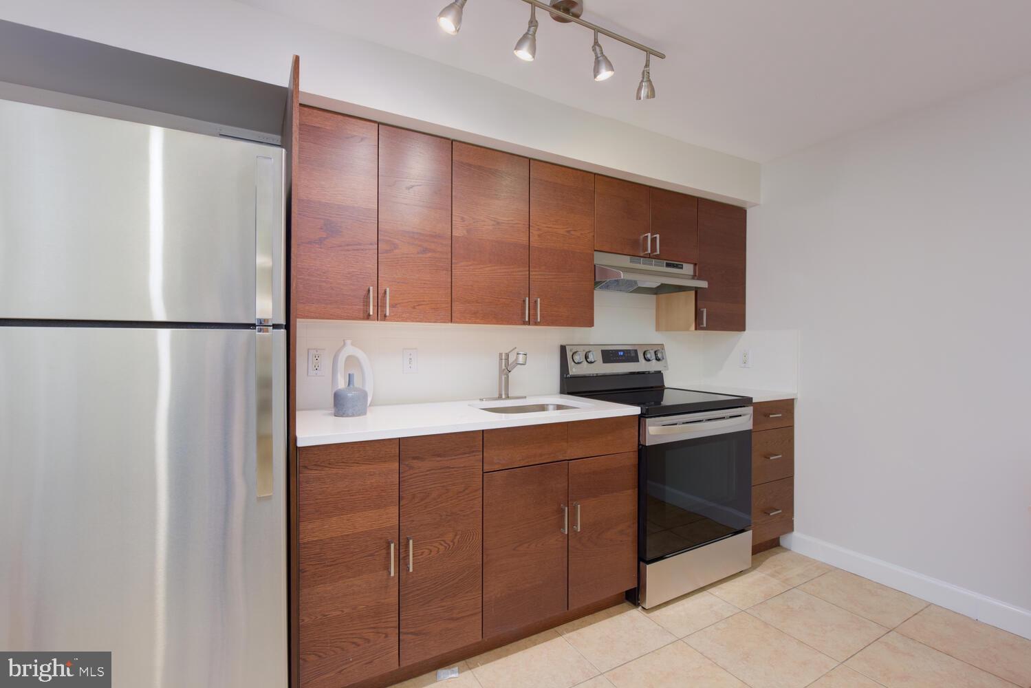 125 Randolph Place Northwest Washington, DC 20001 - Photo 35 of 51 LL Unit: Kitchen w New Quartz Tops & SS Appliances