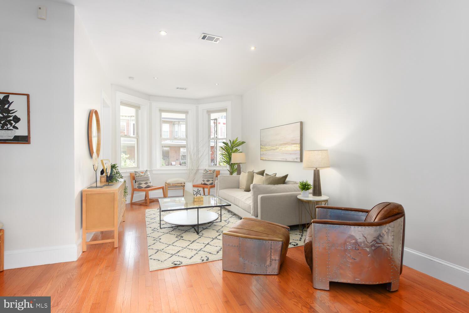 125 Randolph Place Northwest Washington, DC 20001 - Photo 5 of 51 Expansive Living Room
