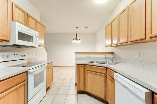 $2,295 | 5040 Holly Lane North, Unit 3, Plymouth, MN 55446