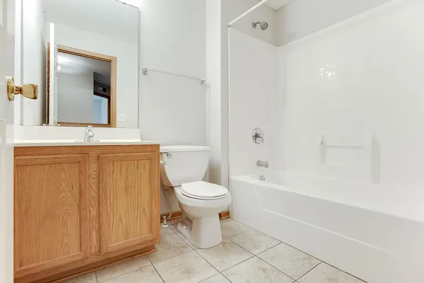 $2,295 | 5040 Holly Lane North, Unit 3, Plymouth, MN 55446