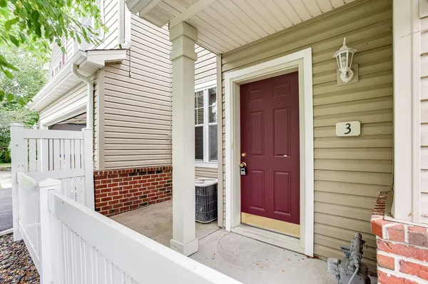 $2,295 | 5040 Holly Lane North, Unit 3, Plymouth, MN 55446