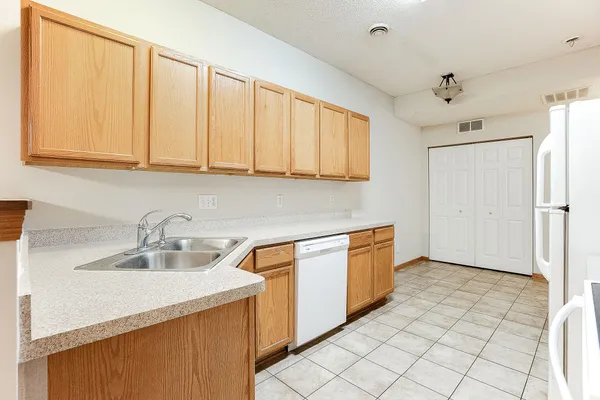 $2,295 | 5040 Holly Lane North, Unit 3, Plymouth, MN 55446