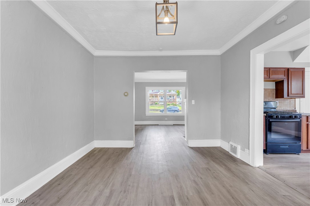 3245 Oak Road Cleveland, OH 44118 - Photo 9 of 24 Gallery Image 9