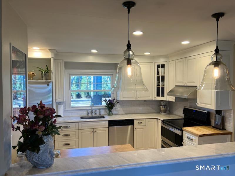 186 Schiller Road Fairfield, CT 06825 - Photo 3 of 5