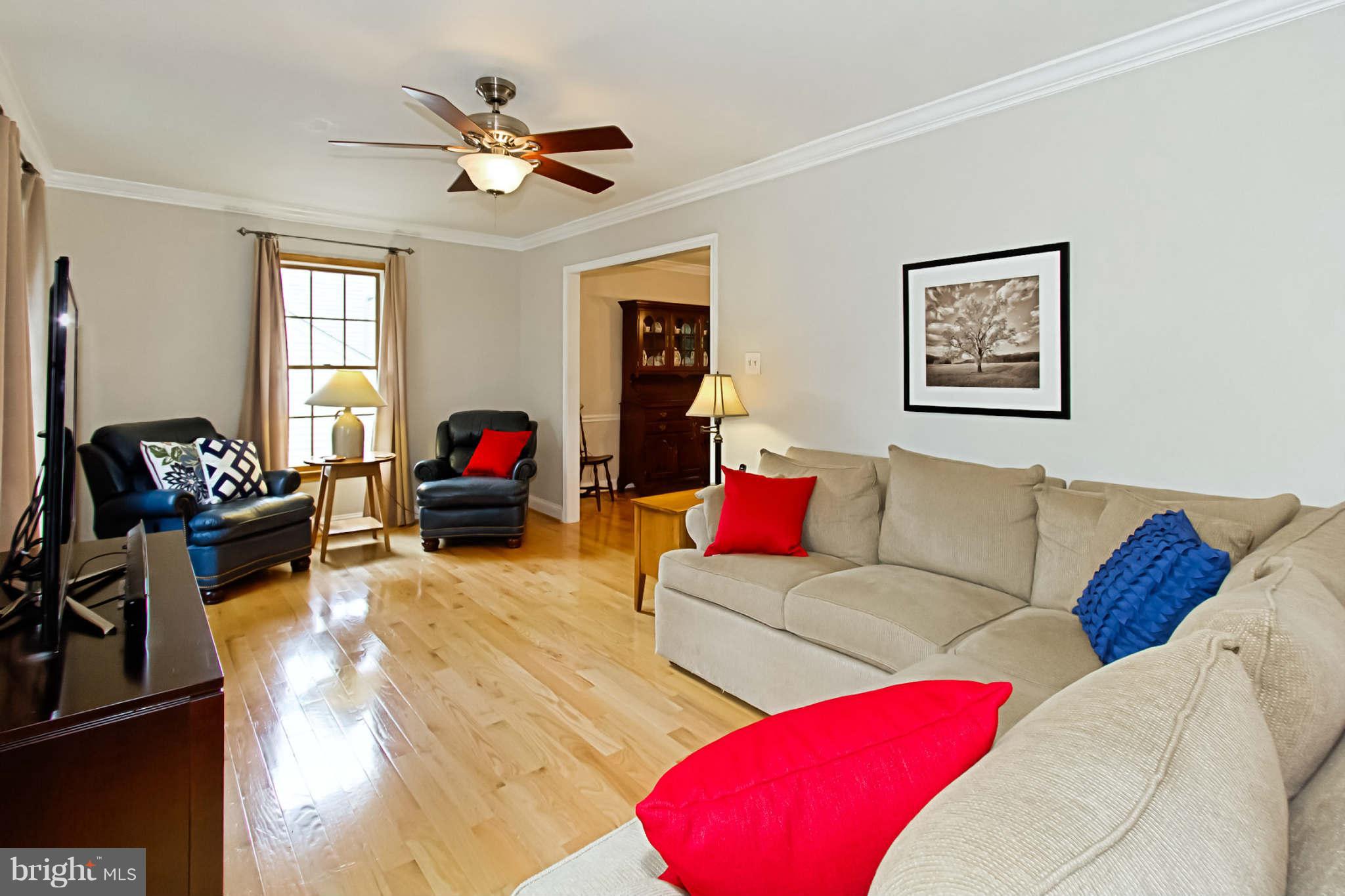 8312 Magic Leaf Road Springfield, VA 22153 - Photo 4 of 30 Living Room