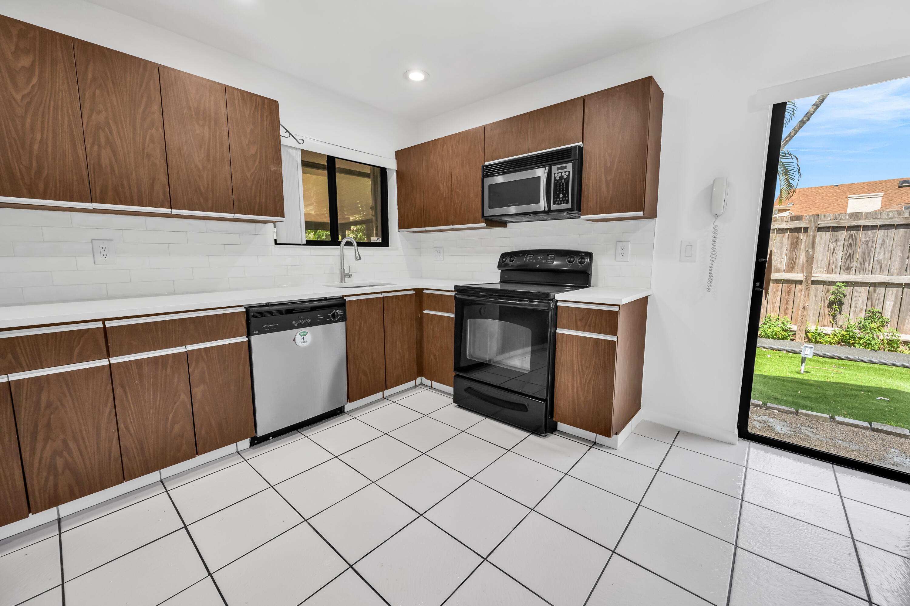 7755 Kenway Place East Boca Raton, FL 33433 - Photo 12 of 25 Kitchen