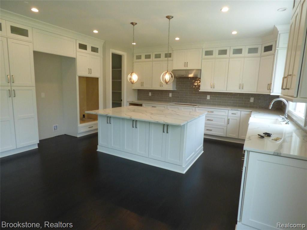4570 Pickering Road Bloomfield Hills, MI 48301 - Photo 4 of 17